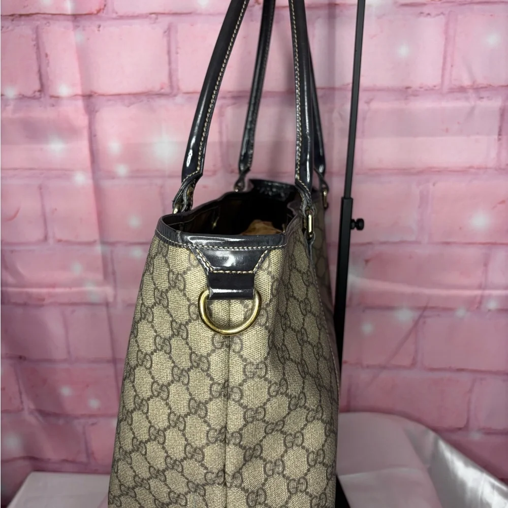 Authentic Gucci Signature Tote - Picture 3 of 6